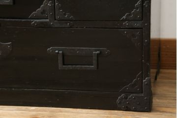 和製アンティーク　美品　秋田　黒漆塗りが艶やかで美しい小箪笥(収納箪笥、サイドチェスト、時代箪笥、引き出し)(R-057706)
