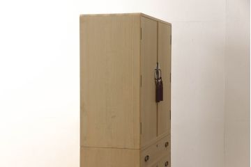中古　渋い色合いの金具が粋な雰囲気を醸し出す加茂総桐帯箪笥(並厚、総桐たんす、着物箪笥、衣装箪笥、整理タンス)(R-057707)
