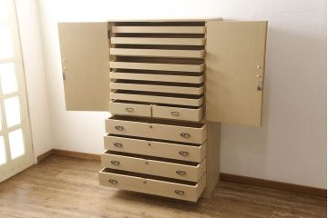 中古　渋い色合いの金具が粋な雰囲気を醸し出す加茂総桐帯箪笥(並厚、総桐たんす、着物箪笥、衣装箪笥、整理タンス)(R-057707)