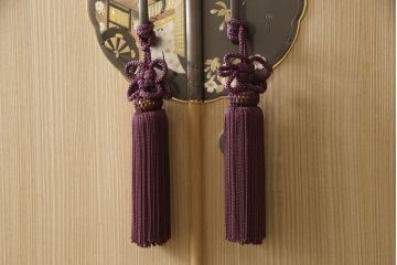 中古　渋い色合いの金具が粋な雰囲気を醸し出す加茂総桐帯箪笥(並厚、総桐たんす、着物箪笥、衣装箪笥、整理タンス)(R-057707)
