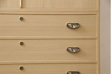 中古　渋い色合いの金具が粋な雰囲気を醸し出す加茂総桐帯箪笥(並厚、総桐たんす、着物箪笥、衣装箪笥、整理タンス)(R-057707)