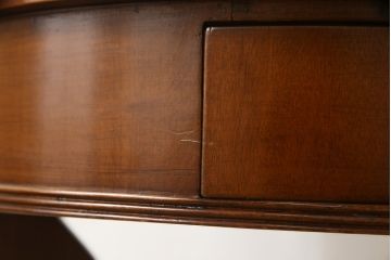 中古　イタリア　凝ったデザインが空間のアクセントになる象嵌入りサイドテーブル(飾り台、ナイトテーブル)(R-057709)