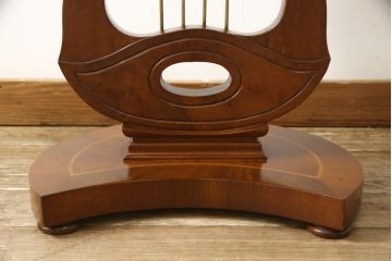 中古　イタリア　凝ったデザインが空間のアクセントになる象嵌入りサイドテーブル(飾り台、ナイトテーブル)(R-057709)