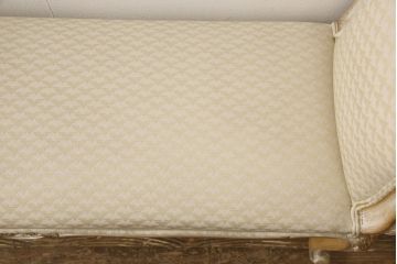 アメリカビンテージ　デュレスタ　アップホルスタリー(DURESTA　UPHOLSTERY)　気品漂うエレガントなバックレスソファ(アームソファ、ベンチ、2人掛け、ヴィンテージ)(R-057710)