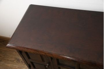 中古　北海道民芸家具　クラシカルな雰囲気が魅力!落ち着きのある空間づくりにおすすめのサイドボード(サイドキャビネット、収納棚、リビングボード)(R-057711)