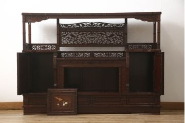 和製ビンテージ　高級品　彫刻飾り付き　唐木　花梨(カリン)　雅やかな彫の意匠が見事なサイドボード(茶棚、飾り棚、収納棚、戸棚、ヴィンテージ)(R-057712)