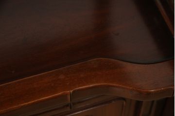 和製ビンテージ　高級品　彫刻飾り付き　唐木　花梨(カリン)　雅やかな彫の意匠が見事なサイドボード(茶棚、飾り棚、収納棚、戸棚、ヴィンテージ)(R-057712)
