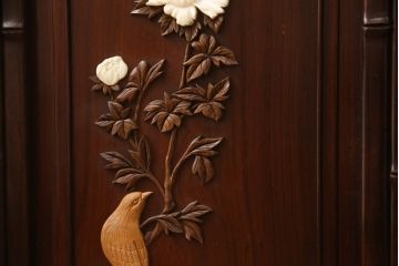 和製ビンテージ　高級品　彫刻飾り付き　唐木　花梨(カリン)　雅やかな彫の意匠が見事なサイドボード(茶棚、飾り棚、収納棚、戸棚、ヴィンテージ)(R-057712)