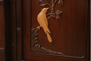 和製ビンテージ　高級品　彫刻飾り付き　唐木　花梨(カリン)　雅やかな彫の意匠が見事なサイドボード(茶棚、飾り棚、収納棚、戸棚、ヴィンテージ)(R-057712)