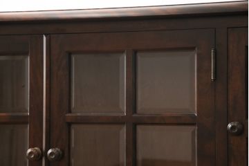 中古　北海道民芸家具　クラシカルな雰囲気が魅力!落ち着きのある空間づくりにおすすめのサイドボード(サイドキャビネット、収納棚、リビングボード)(R-057714)
