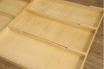 中古　北海道民芸家具　天板・脚(台輪)付きリメイク　落ち着きのある上品な佇まいが魅力の衣装盆付きのローボード(引き出し、チェスト、リビングボード、テレビ台、テレビボード、着物箪笥)(R-057717)