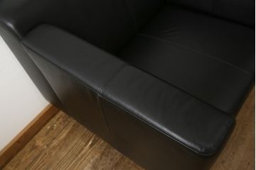 中古　美品　高級品　ドイツ　ロルフベンツ(ROLF BENZ)　本革　シンプルモダンな1人掛けレザーソファ(定価約50万円)(一人掛け、アームチェア)(R-057720)