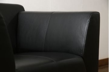中古　美品　高級品　ドイツ　ロルフベンツ(ROLF BENZ)　本革　シンプルモダンな1人掛けレザーソファ(定価約50万円)(一人掛け、アームチェア)(R-057720)