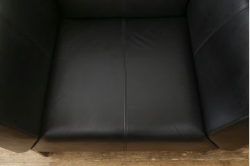 中古　美品　高級品　ドイツ　ロルフベンツ(ROLF BENZ)　本革　シンプルモダンな1人掛けレザーソファ(定価約50万円)(一人掛け、アームチェア)(R-057720)