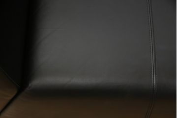 中古　美品　高級品　ドイツ　ロルフベンツ(ROLF BENZ)　本革　シンプルモダンな1人掛けレザーソファ(定価約50万円)(一人掛け、アームチェア)(R-057720)