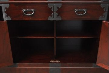 中古　二本松工藝館　田中家具　重厚感ある佇まいが魅力的な水屋箪笥(キャビネット、食器棚、戸棚、収納棚)(R-057728)