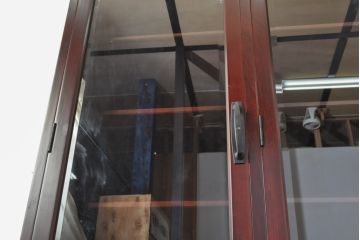 中古　二本松工藝館　田中家具　重厚感ある佇まいが魅力的な水屋箪笥(キャビネット、食器棚、戸棚、収納棚)(R-057728)