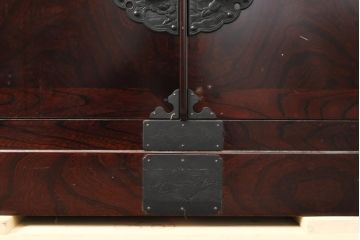中古　二本松工藝館　田中家具　重厚感ある佇まいが魅力的な水屋箪笥(キャビネット、食器棚、戸棚、収納棚)(R-057728)