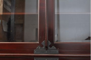 中古　二本松工藝館　田中家具　台輪・脚付きリメイク　重厚感ある佇まいが魅力的な水屋箪笥キャビネット(食器棚、戸棚、収納棚、飾り棚)(R-057729)