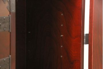 中古　二本松工藝館　田中家具　天板リメイク　重厚感ある佇まいが魅力的な水屋箪笥サイドボード(リビングボード、戸棚、収納棚)(R-057730)