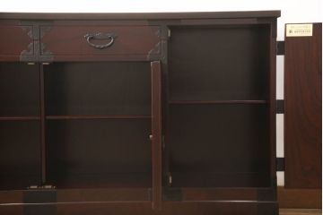 中古　二本松工藝館　田中家具　天板リメイク　重厚感ある佇まいが魅力的な水屋箪笥サイドボード(リビングボード、戸棚、収納棚)(R-057730)