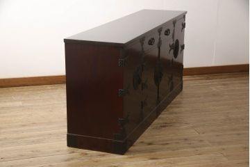 中古　二本松工藝館　田中家具　天板リメイク　重厚感ある佇まいが魅力的な水屋箪笥サイドボード(リビングボード、戸棚、収納棚)(R-057730)