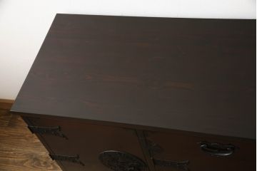 中古　二本松工藝館　田中家具　天板リメイク　重厚感ある佇まいが魅力的な水屋箪笥サイドボード(リビングボード、戸棚、収納棚)(R-057730)