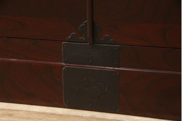 中古　二本松工藝館　田中家具　天板リメイク　重厚感ある佇まいが魅力的な水屋箪笥サイドボード(リビングボード、戸棚、収納棚)(R-057730)