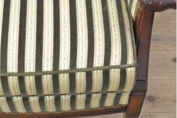 中古　美品　神戸洋家具　メープル不二屋　優雅な佇まいが魅力的な1人掛けソファ(ラウンジチェア、1P、一人掛け)(R-057733)