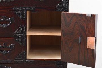 中古　美品　岩谷堂箪笥　厚みのある金具が立派な威厳のある車箪笥(小箪笥、チェスト、引き出し)(R-057736)