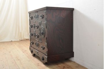 中古　美品　岩谷堂箪笥　厚みのある金具が立派な威厳のある車箪笥(小箪笥、チェスト、引き出し)(R-057736)