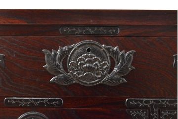 中古　美品　岩谷堂箪笥　厚みのある金具が立派な威厳のある車箪笥(小箪笥、チェスト、引き出し)(R-057736)