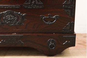 中古　美品　岩谷堂箪笥　厚みのある金具が立派な威厳のある車箪笥(小箪笥、チェスト、引き出し)(R-057736)