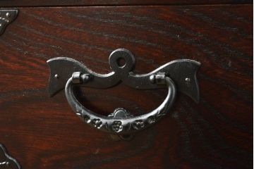 中古　美品　岩谷堂箪笥　厚みのある金具が立派な威厳のある車箪笥(小箪笥、チェスト、引き出し)(R-057736)