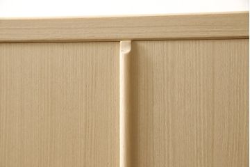 中古　美品　桐屋田中　伝統工芸士・皆川繁久作　板盆付き　小振りなサイズでお部屋に取り入れやすい、品の良さを感じさせる加茂総桐箪笥(胴厚、四方丸)(総桐たんす、和タンス、衣装箪笥、着物箪笥)(R-057738)