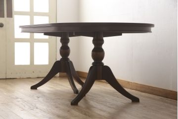 中古　神戸洋家具　メープル不二屋　クラシカルな佇まいが目を引くダイニングテーブル(定価約45万円)(4人掛け、6人掛け)(R-057739)