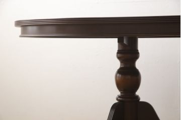 中古　神戸洋家具　メープル不二屋　クラシカルな佇まいが目を引くダイニングテーブル(定価約45万円)(4人掛け、6人掛け)(R-057739)