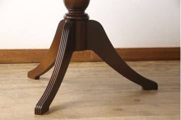 中古　神戸洋家具　メープル不二屋　クラシカルな佇まいが目を引くダイニングテーブル(定価約45万円)(4人掛け、6人掛け)(R-057739)
