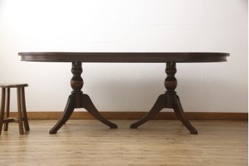 中古　神戸洋家具　メープル不二屋　クラシカルな佇まいが目を引くダイニングテーブル(定価約45万円)(4人掛け、6人掛け)(R-057739)