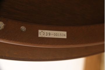 中古　神戸洋家具　メープル不二屋　クラシカルな佇まいが目を引くダイニングテーブル(定価約45万円)(4人掛け、6人掛け)(R-057739)
