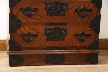 中古　美品　岩谷堂箪笥　お部屋に取り入れやすいスリムなキャビネット(ブックケース、本箱、収納棚、飾り棚、縦型箪笥、引き出し)(R-057741)