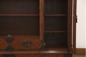 中古　美品　伝統民芸家具　岩谷堂箪笥　金具の細やかなデザインが美しいサイドボード(収納棚、戸棚、飾り棚、食器棚、サイドキャビネット)(R-057742)
