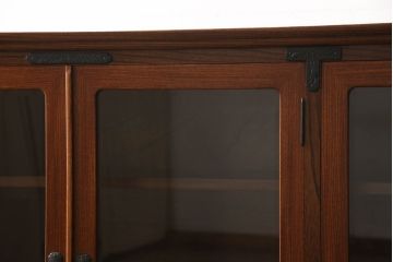 中古　美品　伝統民芸家具　岩谷堂箪笥　金具の細やかなデザインが美しいサイドボード(収納棚、戸棚、飾り棚、食器棚、サイドキャビネット)(R-057742)