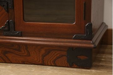 中古　美品　伝統民芸家具　岩谷堂箪笥　金具の細やかなデザインが美しいサイドボード(収納棚、戸棚、飾り棚、食器棚、サイドキャビネット)(R-057742)
