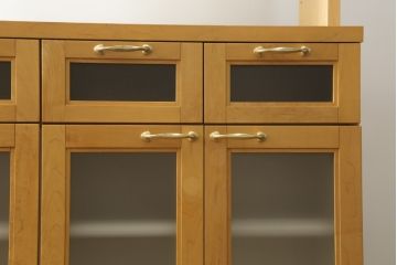 中古　美品　特注品　チェリー材　両面使いで使い勝手抜群のキッチンカウンターキャビネット(食器棚、収納棚、戸棚)(R-057749)
