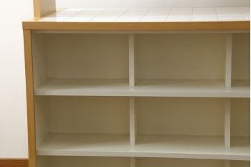 中古　美品　特注品　チェリー材　両面使いで使い勝手抜群のキッチンカウンターキャビネット(食器棚、収納棚、戸棚)(R-057749)
