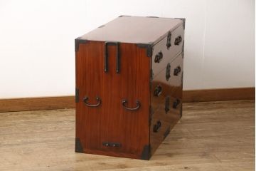 和製アンティーク　高級品　上手物!　前面欅(ケヤキ)玉杢・中桐　漆のきれいな庄内箪笥ローチェスト(時代箪笥、チェスト、引き出し、和タンス、衣装箪笥)(R-057754)