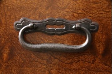 和製アンティーク　高級品　上手物!　前面欅(ケヤキ)玉杢・中桐　漆のきれいな庄内箪笥ローチェスト(時代箪笥、チェスト、引き出し、和タンス、衣装箪笥)(R-057755)