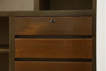 和製アンティーク　レトロで変わったデザインの本棚　(R-057756)