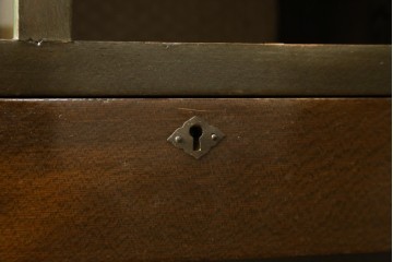和製アンティーク　レトロで変わったデザインの本棚　(R-057756)